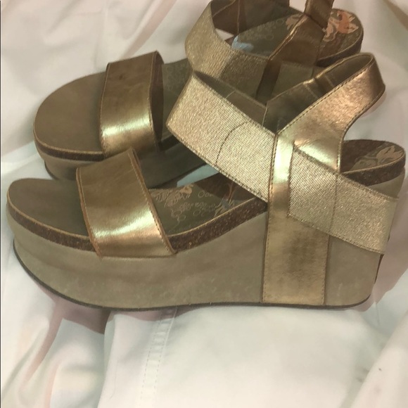 Great Gold platform summer wedges 7.5 size - Picture 2 of 4